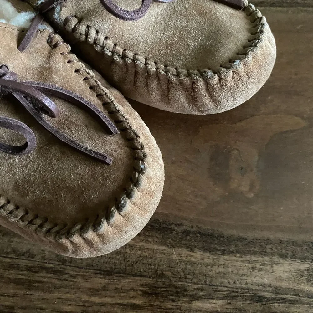 UGG Dakota Tan Sherpa Slippers Women's 5.5/Kids' 4